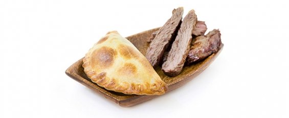 Empanada argentina de carne a cuchillo